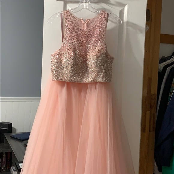 PROM DRESS- PRICE NEGOTIABLE - Picture 2 of 5